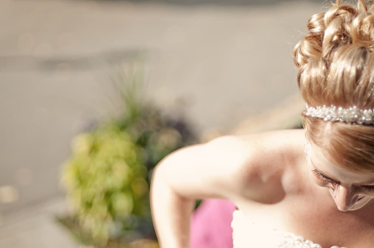 Bride wearing a pearl hair accessory